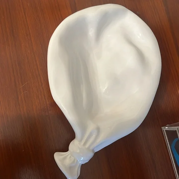 White ceramic balloon dish - Picture 2 of 4